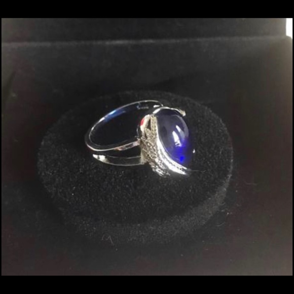 Ladies angel wings ring - Picture 3 of 3